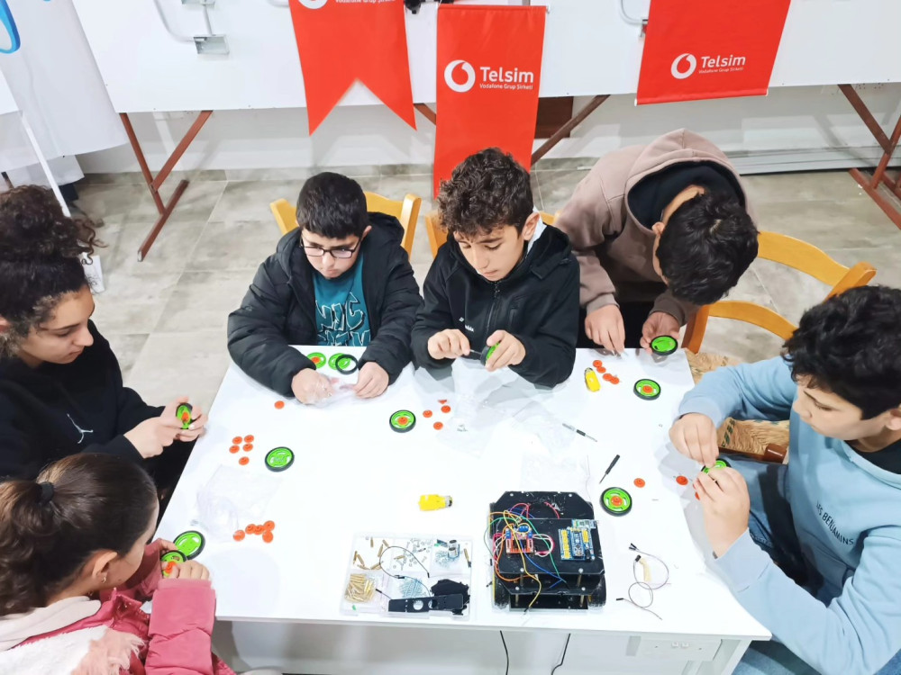 İEZB Robotik Kodlama Eğitimlerine İlgi Artıyor